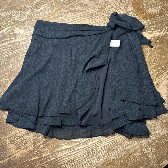 Aerie Gray Patterned Wrap Skirt - Picture 1 of 5